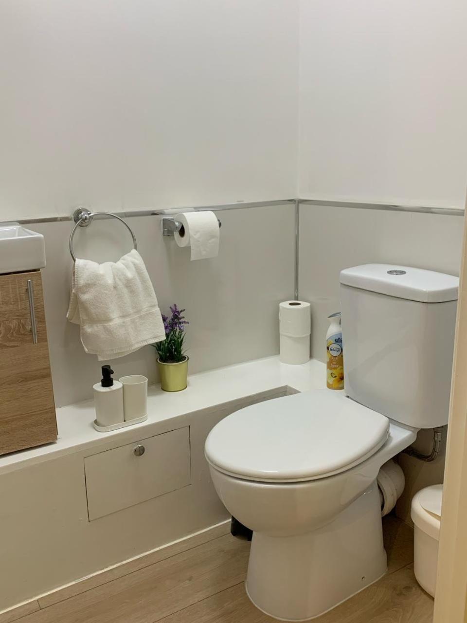런던 Cobbold Court Share Flat 아파트 외부 사진