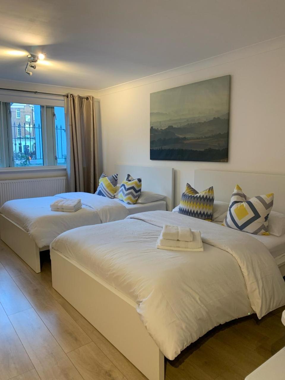 런던 Cobbold Court Share Flat 아파트 외부 사진